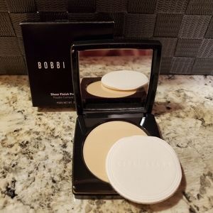 Brand New Bobbi Brown: Pale Yellow Sheer Finish Pressed Powder
